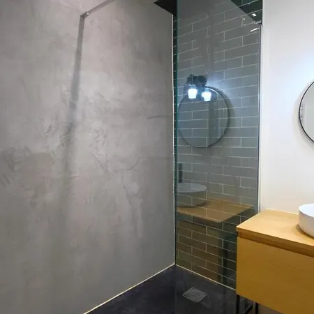 Bright Apartment Near The Villette