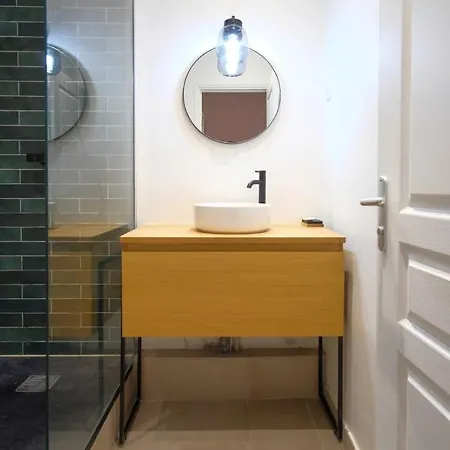 Bright Apartment Near The Villette * Paryż